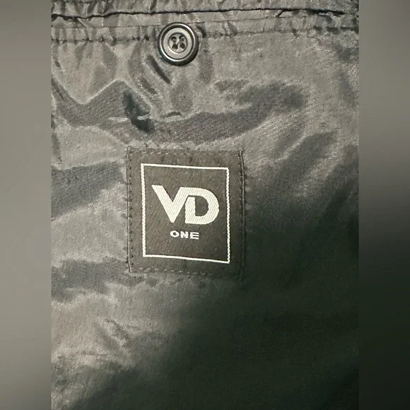 Classic Black Men's Blazer - Picture 3 of 5